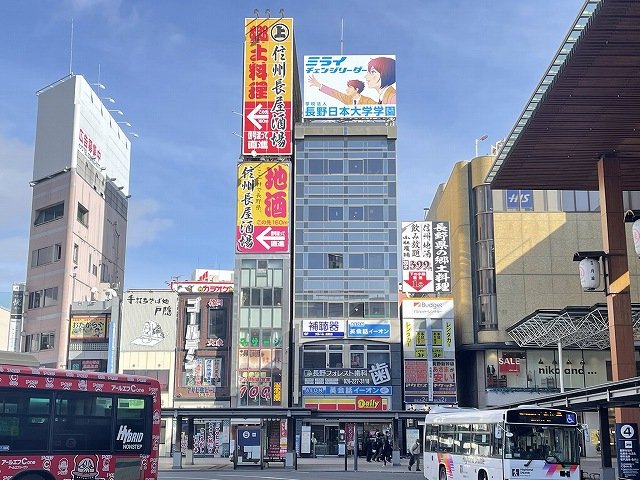 市川ビル 3F